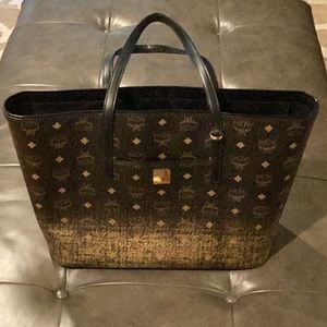 MCM Visetos Large Gradient Tote in Gold Gold Metallic